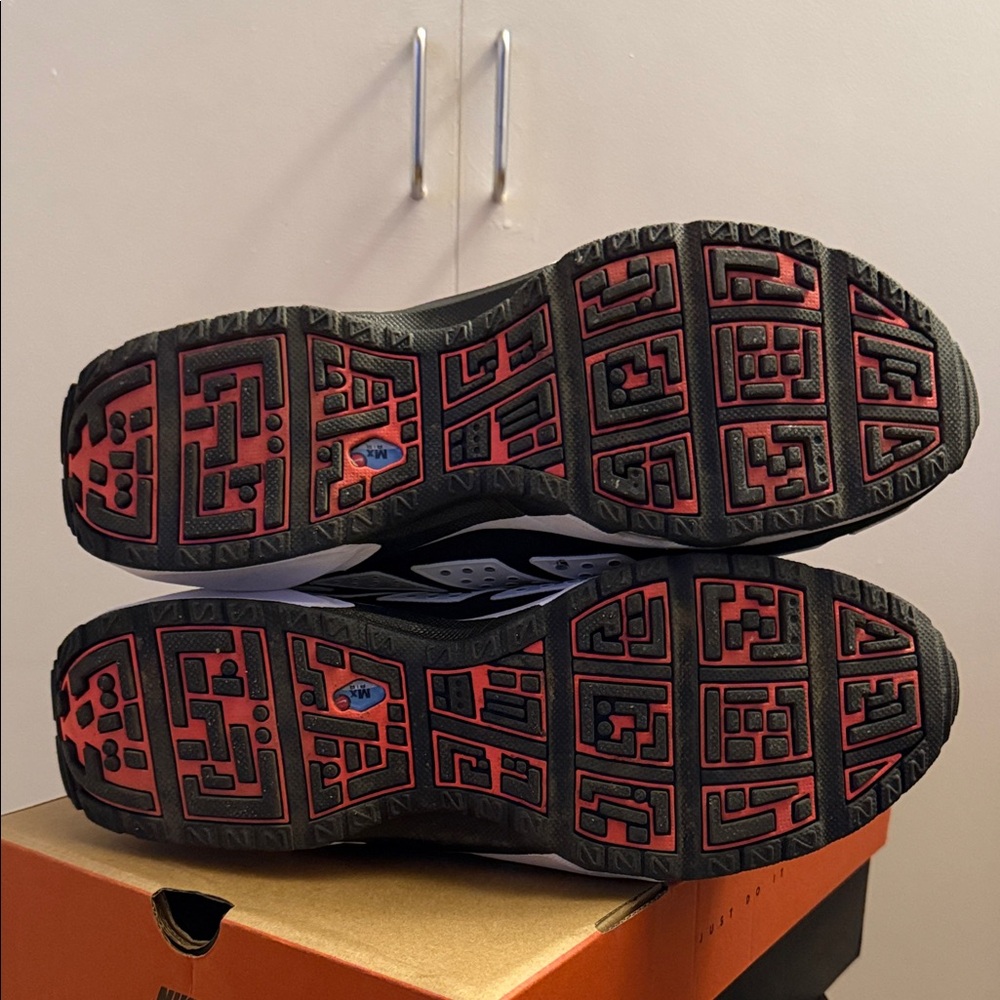 Nike Air Max SNDR - Bright Crimson and Black - Picture 11 of 11